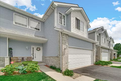 1805 Waters Edge Dr, Minooka, IL 60447