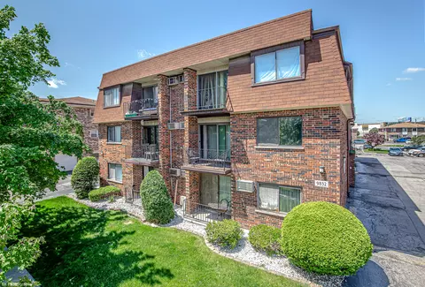 9832 Nottingham Ave #15, Chicago Ridge, IL 60415