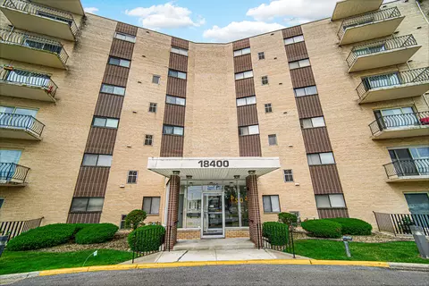 18400 Cherry Creek Dr #305, Homewood, IL 60430