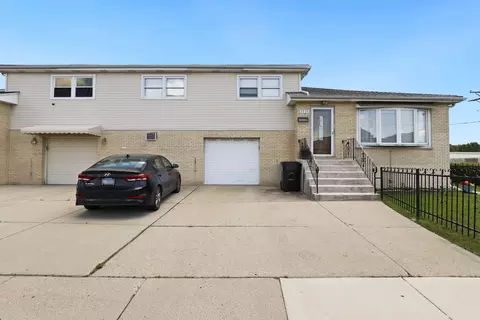 3939 Bobby Ln, Schiller Park, IL 60176