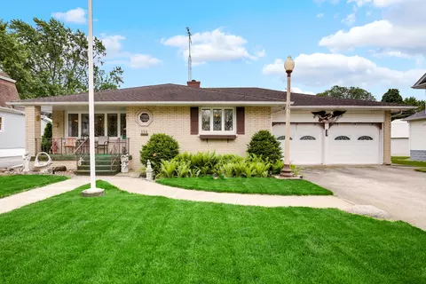 194 W Adams St, Manteno, IL 60950