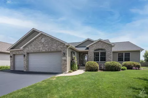 1226 Arneita St, Sycamore, IL 60178