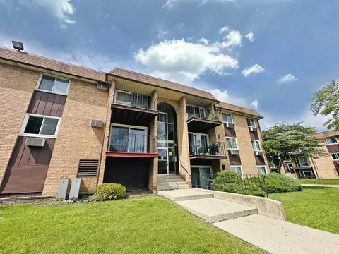 675 Heritage Dr #205, Hoffman Estates, IL 60169