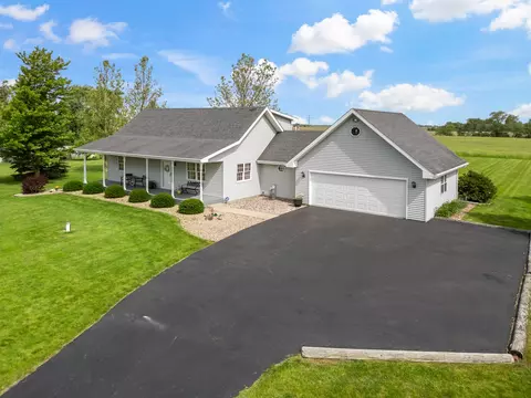1444 E Corning Rd, Beecher, IL 60401