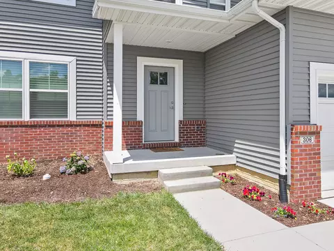 Exterior - 306 Raef Rd, Downs, IL 61736 photo 2 of 14