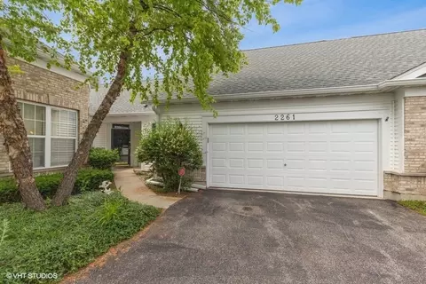2261 Meadowcroft Ln, Grayslake, IL 60030