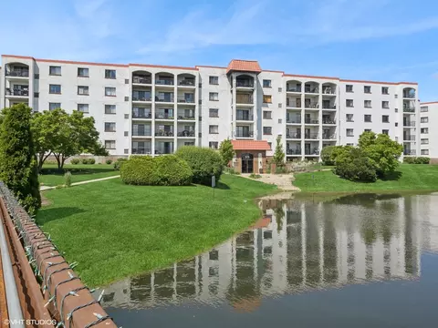 375 Plum Creek Dr #309, Wheeling, IL 60090
