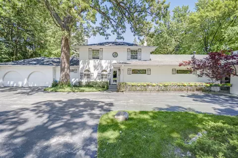 301 N East River Rd, Des Plaines, IL 60016