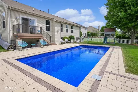 484 Devonaire Pkwy, Dekalb, IL 60115 photo 23