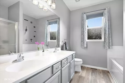 484 Devonaire Pkwy, Dekalb, IL 60115 photo 13