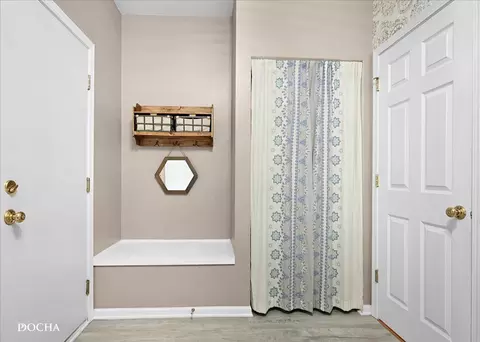 484 Devonaire Pkwy, Dekalb, IL 60115 photo 9