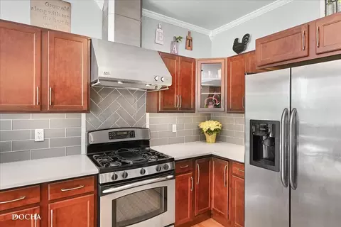 484 Devonaire Pkwy, Dekalb, IL 60115 photo 4