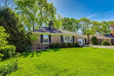 5 Indian Dr, Clarendon Hills, IL 60514