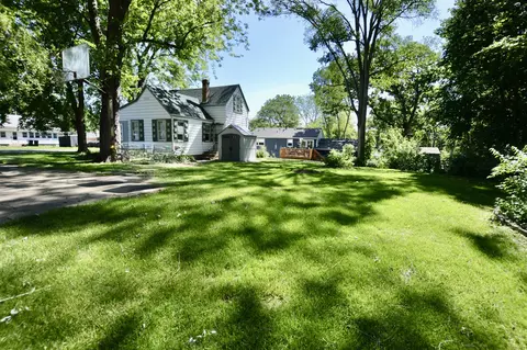 7505 Cambridge Rd, Wonder Lake, IL 60097