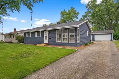 1815 Plum St, Aurora, IL 60506