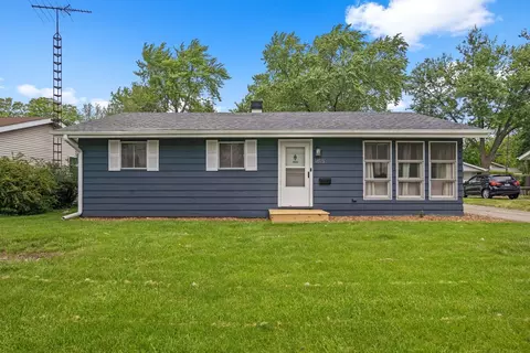 Exterior - 1815 Plum St, Aurora, IL 60506 photo 2 of 8