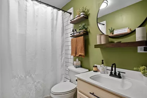 Bath - 1815 Plum St, Aurora, IL 60506 photo 1 of 1