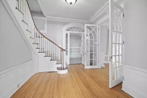 Entry Way - 1107 E Monroe St, Bloomington, IL 61701 photo 2 of 5