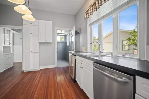 Kitchen - 1107 E Monroe St, Bloomington, IL 61701 photo 4 of 4