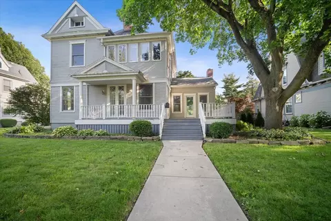 Exterior - 1107 E Monroe St, Bloomington, IL 61701 photo 3 of 5