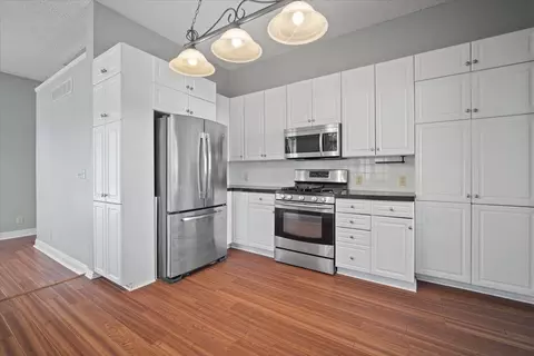 Kitchen - 1107 E Monroe St, Bloomington, IL 61701 photo 2 of 4