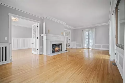 Living - 1107 E Monroe St, Bloomington, IL 61701 photo 2 of 12