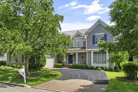 673 S Bristol Ct, Lake Forest, IL 60045