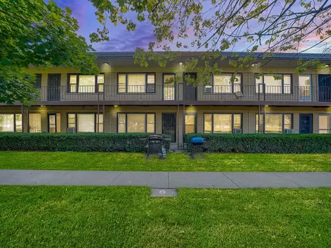 16 King Arthur Ct #6, Northlake, IL 60164