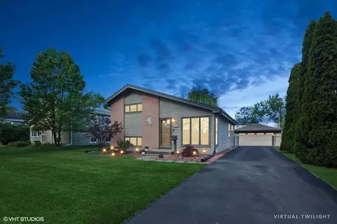 336 Mission Ave, Villa Park, IL 60181