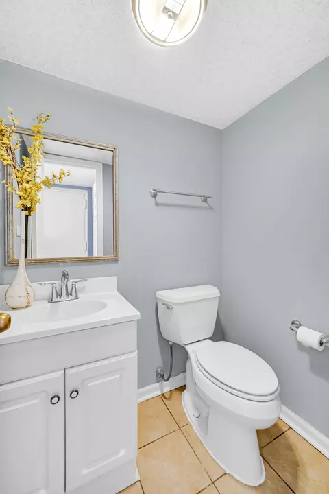 Bath - 554 Pam Ct, Wheeling, IL 60090 photo 3 of 3