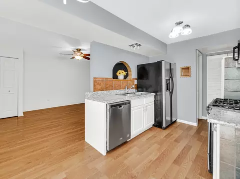 Kitchen - 554 Pam Ct, Wheeling, IL 60090 photo 1 of 4