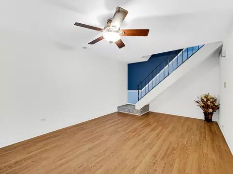 Living - 554 Pam Ct, Wheeling, IL 60090 photo 1 of 2