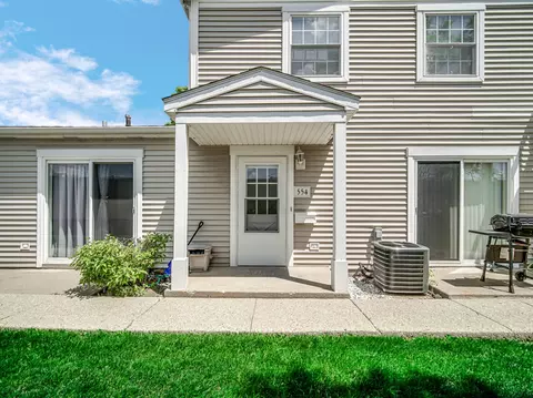 554 Pam Ct, Wheeling, IL 60090