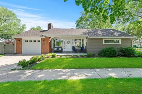 3 E Grove St, Arlington Heights, IL 60005