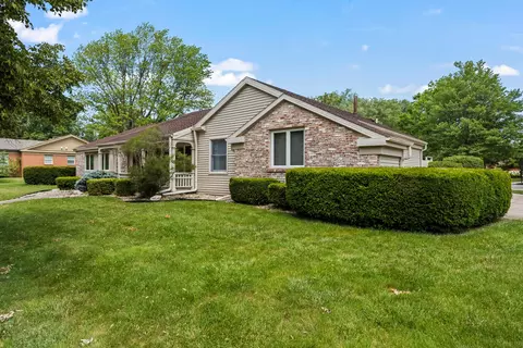 1012 Harrington Dr, Champaign, IL 61821 photo 2
