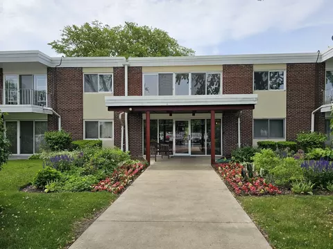127 N Wolf Rd #57B, Wheeling, IL 60090