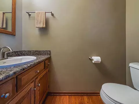 Bath - 820 Carriage Dr, Algonquin, IL 60102 photo 1 of 3