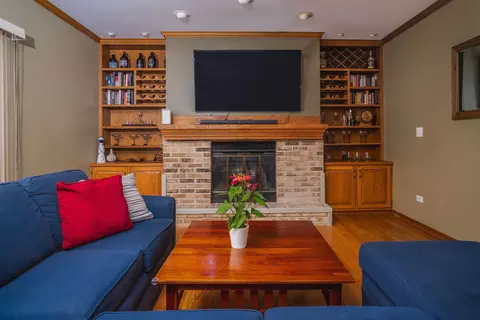 Living - 820 Carriage Dr, Algonquin, IL 60102 photo 1 of 3