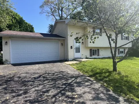 258 E Pineview Dr, Round Lake Park, IL 60073
