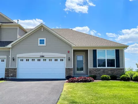 1186 Hawk Hollow Dr, Yorkville, IL 60560