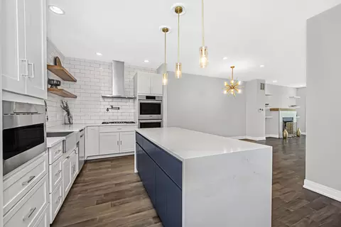 Kitchen - 406 E 46th St #B4, Chicago, IL 60653 photo 2 of 5