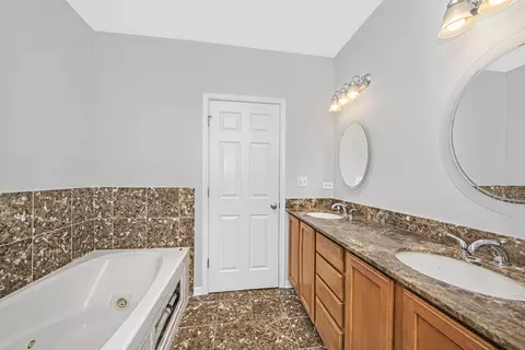 Bath - 406 E 46th St #B4, Chicago, IL 60653 photo 6 of 6