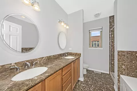Bath - 406 E 46th St #B4, Chicago, IL 60653 photo 5 of 6