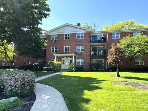819 E Miner St #3C, Arlington Heights, IL 60004