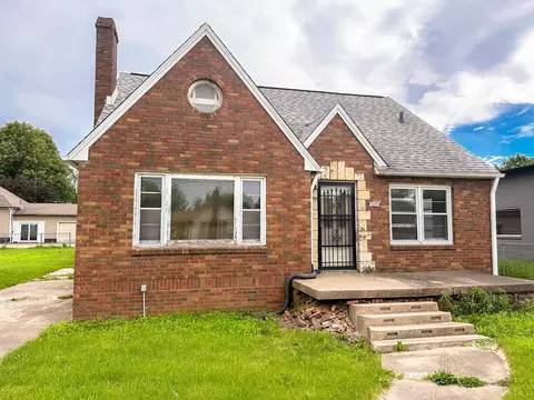 205 E 12th St, Streator, IL 61364