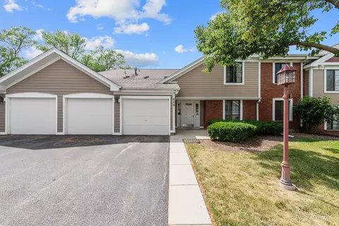 404 Sandalwood Ln #A1, Schaumburg, IL 60193