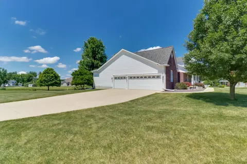 Exterior - 16030 Emerald Ct, Bloomington, IL 61705 photo 10 of 16