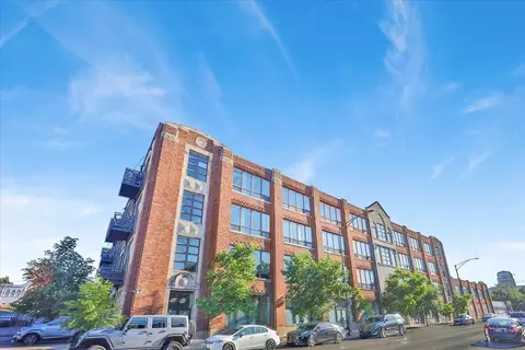 4131 W Belmont Ave #301, Chicago, IL 60641