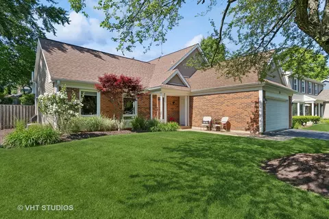 337 Cedarbrook Rd, Naperville, IL 60565 photo 2