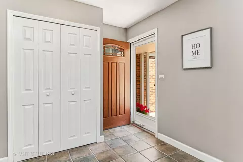 337 Cedarbrook Rd, Naperville, IL 60565 photo 3